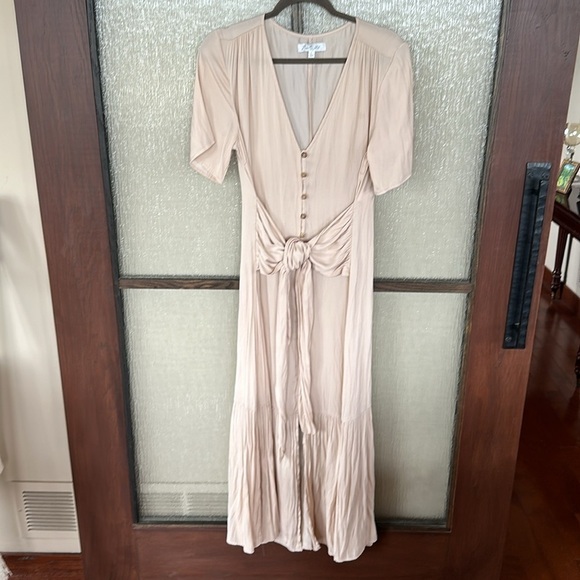 Love Whit Women's Nude Pink Satin Hourglass V size Large - Picture 4 of 12